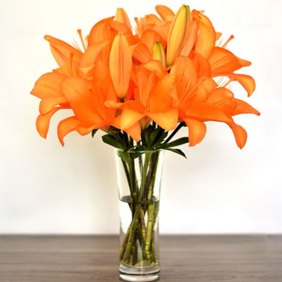 Bunch of 10 orange lilies in Vase