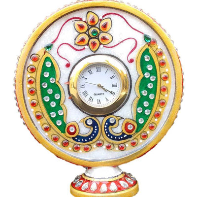 Round watch in Small Stand