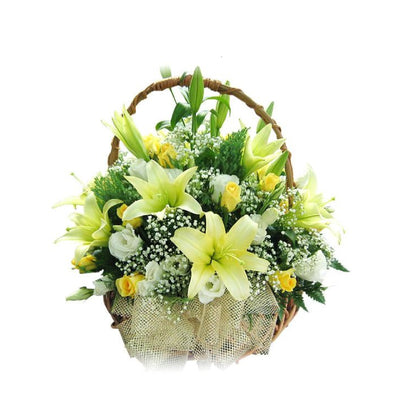 Yellow and white  Roses with white lily