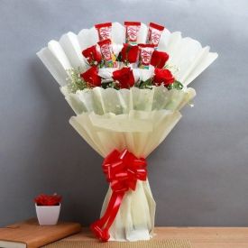 Bouquet of KitKat N Roses