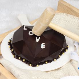 Pinata Love Cake