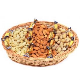 Mixed dry fruits with eclairs