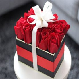 Red Roses Arrangment in Box